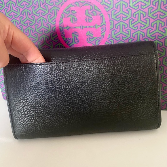 🚫SOLD🚫🛍NEW🛍Tory Burch Thea Flat Wallet Crossbody Bag/shoulder bag/leather - Picture 10 of 15